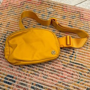 EUC Lululemon Everywhere Belt Bag